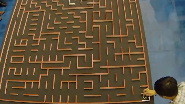 3秒通关迷宫的机器人