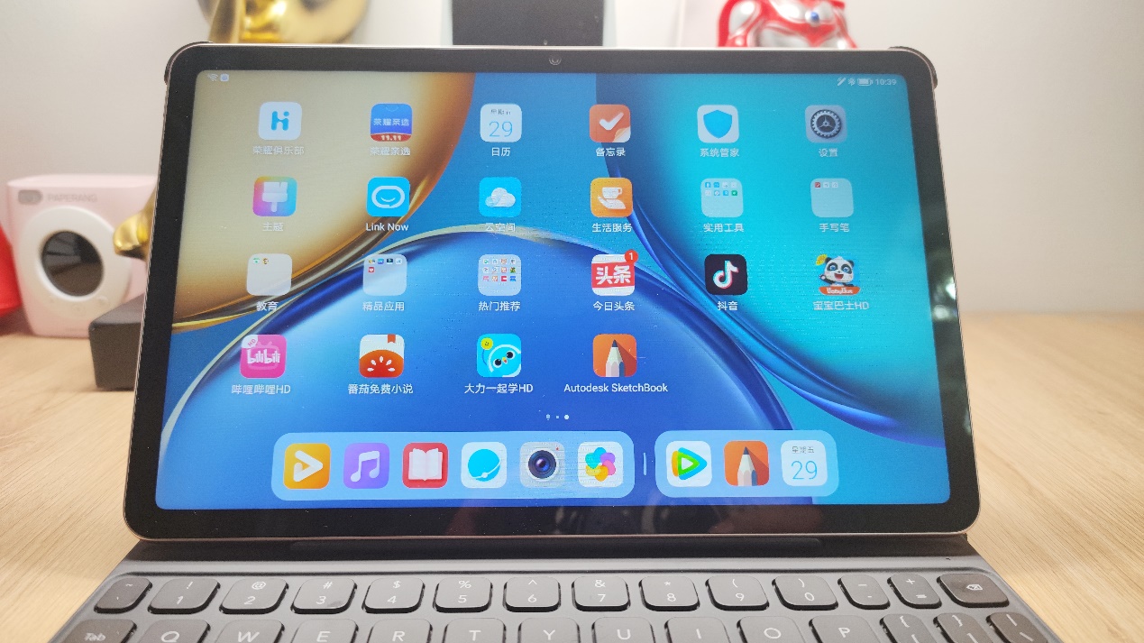 系统方面荣耀平板 v7系列预装了magic ui 5.