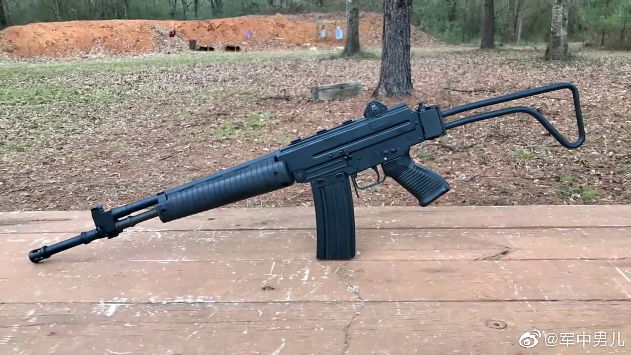 伯莱塔ar70突击步枪,靶场实弹射击测试,此枪还是比较少见的