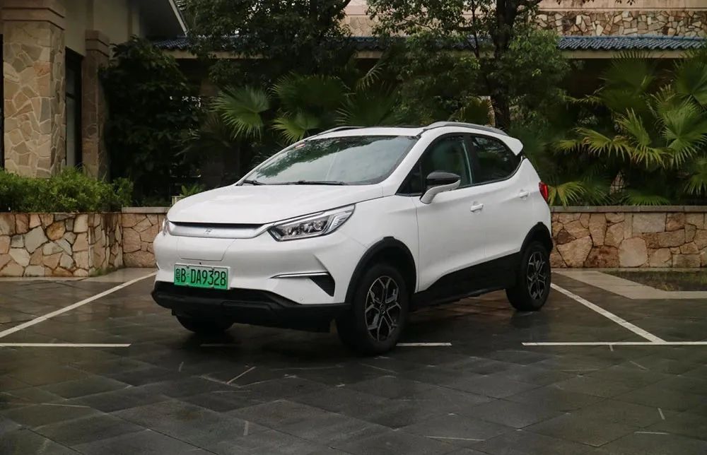 哪吒v pro上市,8万元级纯电代步车首选这几款,续航超400公里-新浪汽车