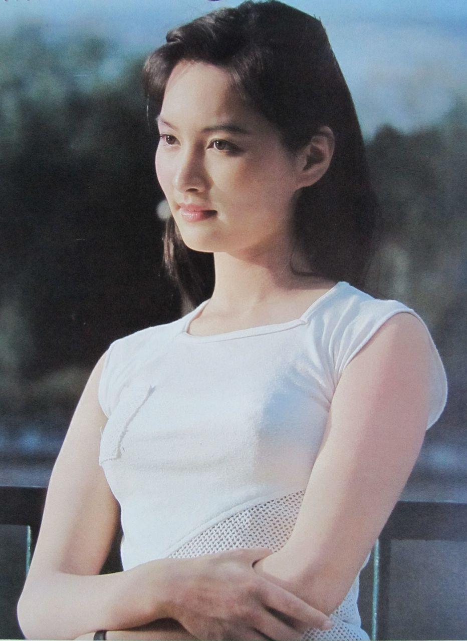 80年代末期,麦文燕和同是演员的妹妹麦小琴一起去了美国.