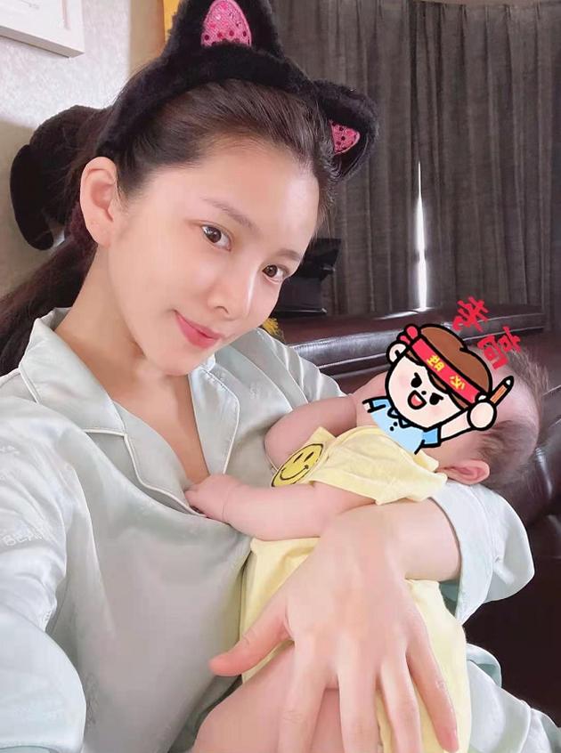 杜淳娇妻王灿穿搭太土,浪费了一张脸?她道出苦衷,网友错怪她了休闲区蓝鸢梦想 - Www.slyday.coM 杜淳娇妻王灿穿搭太土,浪费了一张脸?她道出苦衷,网友错怪她了休闲区蓝鸢梦想 - Www.slyday.coM