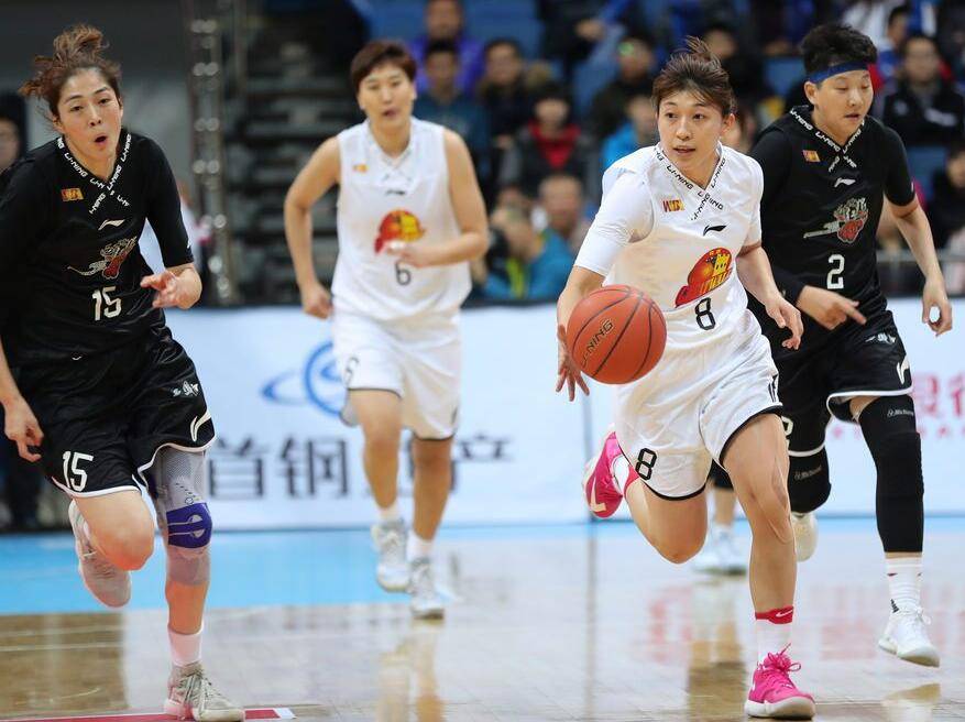 沈阳,父亲时中国足球名宿辽足快马杨玉敏,母亲是前辽宁女篮主教练曾