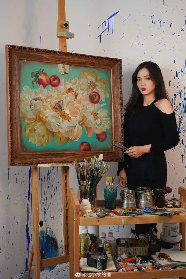 无法直视90后最美女画家竟然用这种东西画画