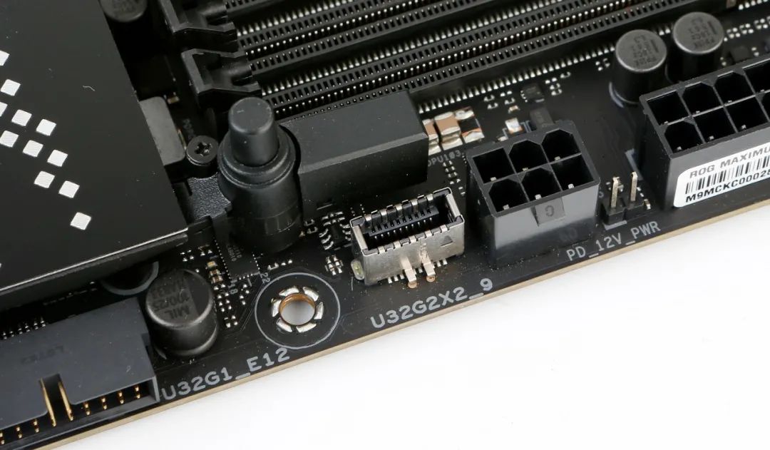 2 ssd接口上,该主板也引入了华硕的创新设计—— q-latch便捷卡扣.