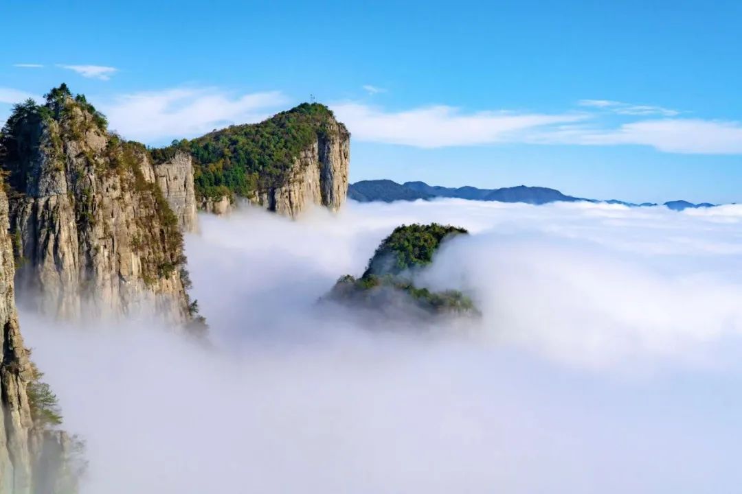 cctv1cctv13聚焦金秋时节恩施大峡谷现云海奇观