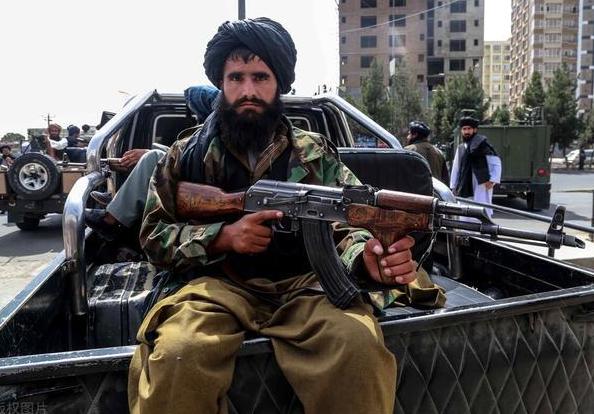 行凶者专门拍视频挑衅,开完枪全身而退|塔利班|恐怖分子_新浪新闻