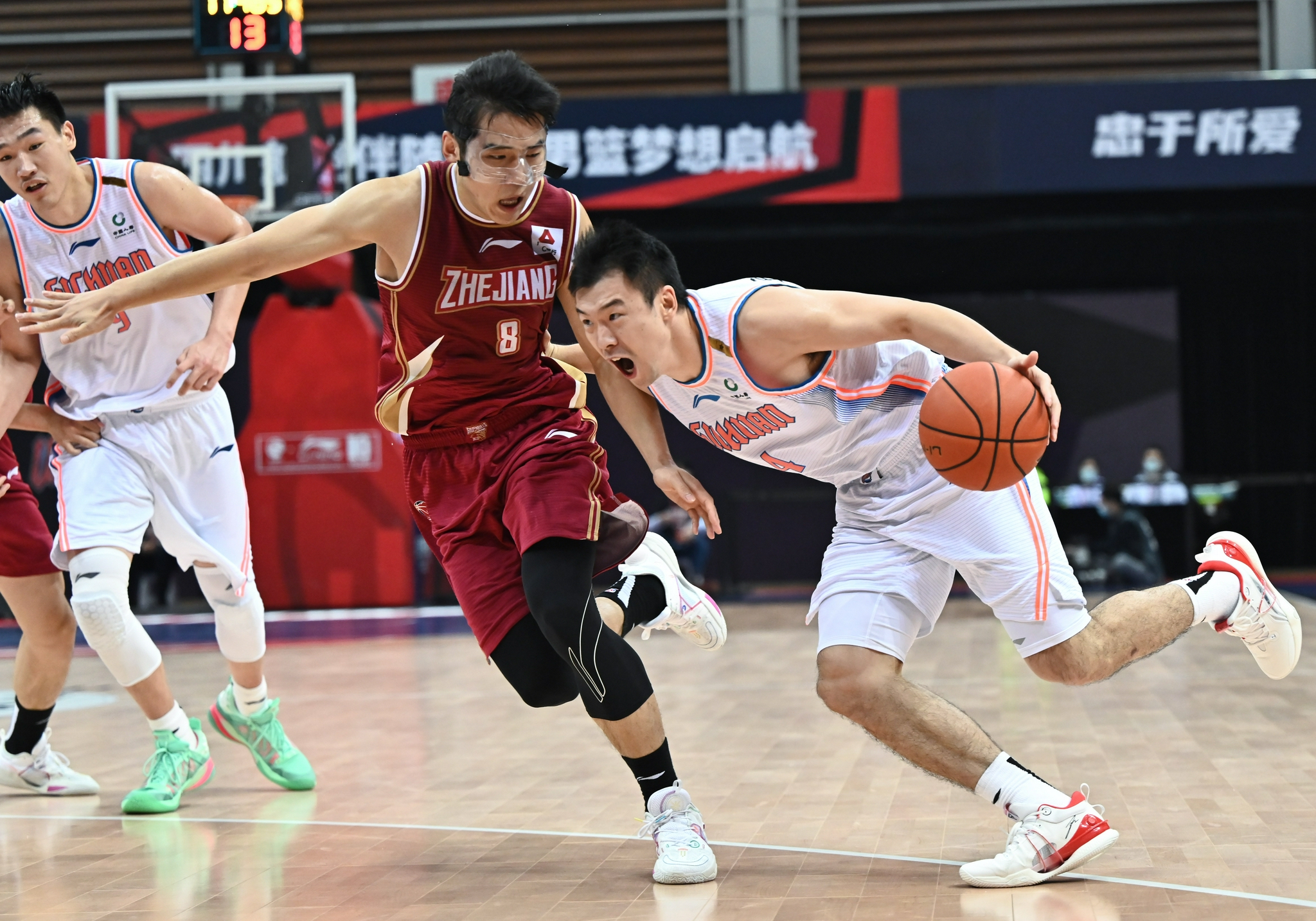 篮球——cba第一阶段:四川金荣实业不敌浙江稠州金租|篮球|四川省|cba