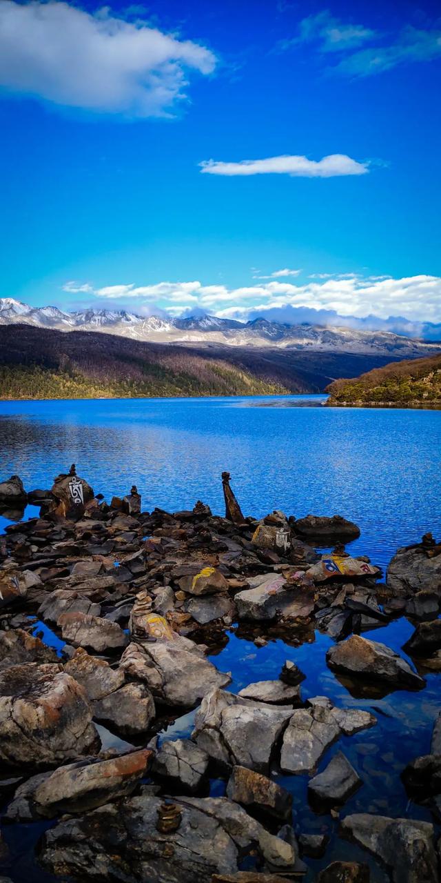 赏秋玩雪泡温泉七彩冰雪世界木格措比画家手里的画板还要美