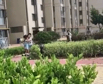 图片[4]-搞笑GIF趣图:小姐姐，这么无聊，你是在等人吗？-魔性次元