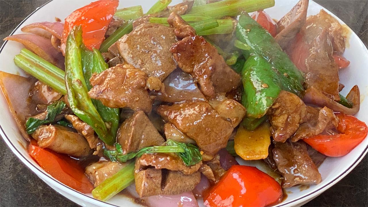 广东人常吃的粤菜,爆炒猪杂在家就能做,外香里嫩好吃到停不下嘴