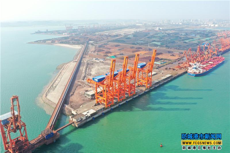 李华文  梁剑红 摄本报港口讯 11月1日,防城港渔万港区第四作业区011