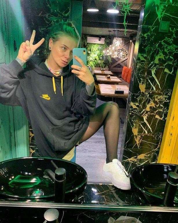 沃尔科娃被拘留后意识到自己的错误,她对圣彼得堡的法官致歉说"我为