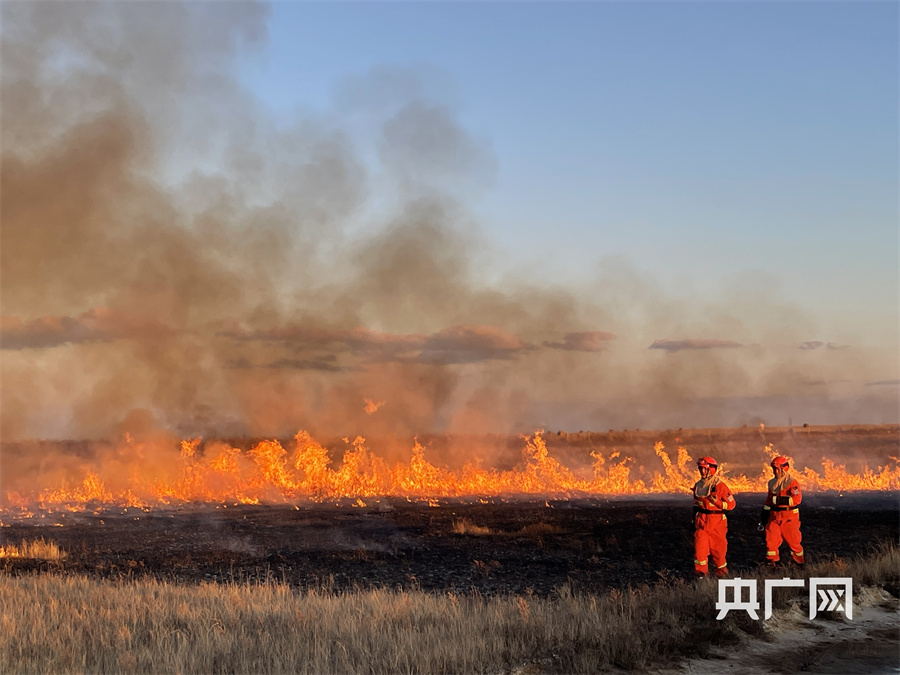 中蒙边境一线开设25公里防火隔离带