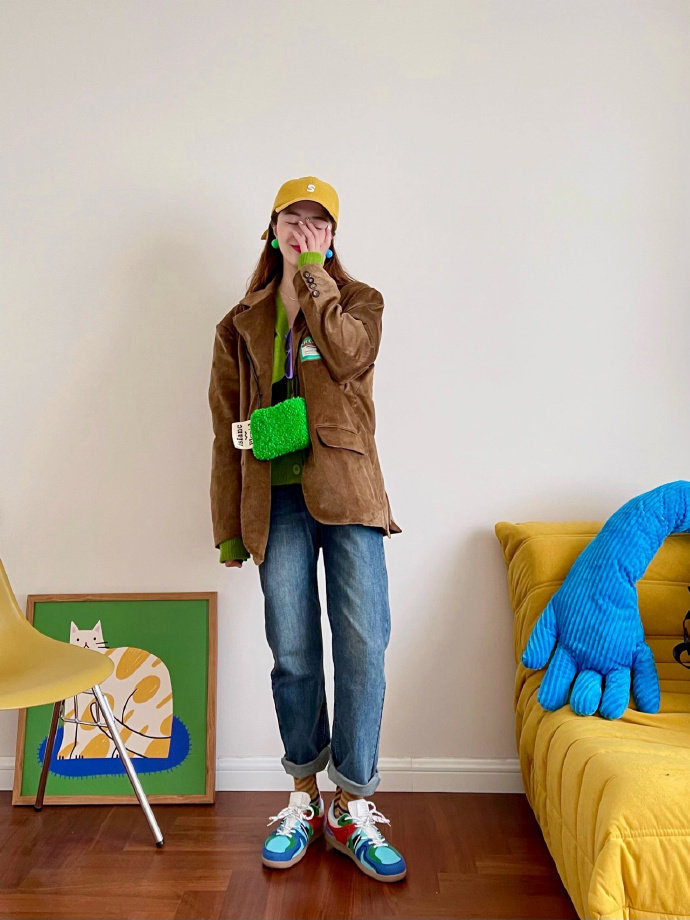 163 美式复古女生重色彩搭配|复古|穿搭|复古风_新浪新闻