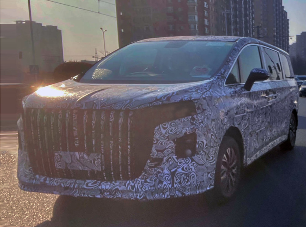 埃尔法还敢加价吗红旗首款高端mpv实车谍照曝光