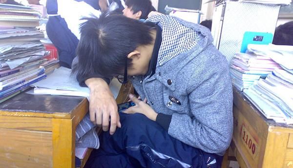 初高中生“逢二必乱”,学霸也会跌落神坛?坚持住中二症不能犯了休闲区蓝鸢梦想 - Www.slyday.coM