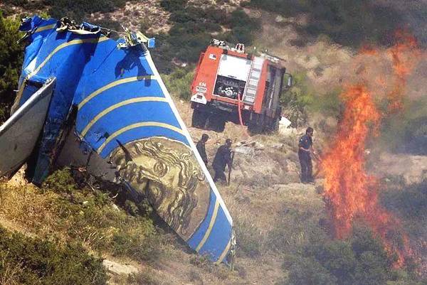 13岁少年手抓飞机起落架,万米高空从昆明飞到重庆,后来怎样了?休闲区蓝鸢梦想 - Www.slyday.coM 13岁少年手抓飞机起落架,万米高空从昆明飞到重庆,后来怎样了?休闲区蓝鸢梦想 - Www.slyday.coM