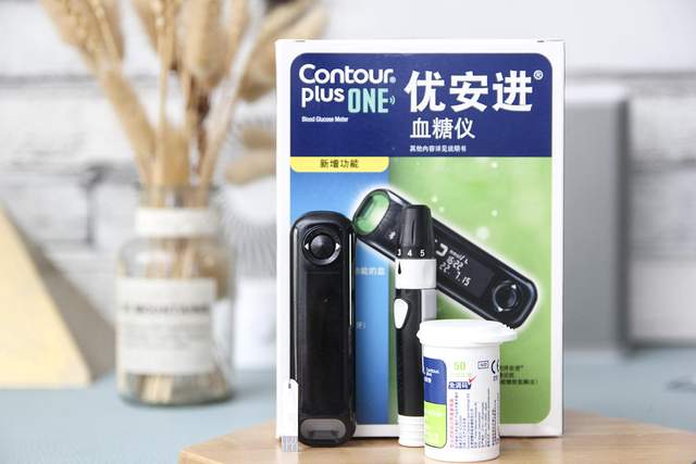 进口血糖仪有啥不一样小试优安进血糖仪测糖精度高是亮点
