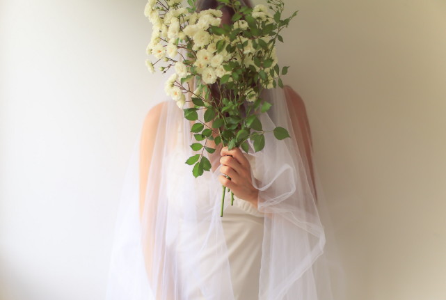 婆婆在婚礼上的话,令新娘子怒丢捧花,崩溃表示:这婚不结了休闲区蓝鸢梦想 - Www.slyday.coM 婆婆在婚礼上的话,令新娘子怒丢捧花,崩溃表示:这婚不结了休闲区蓝鸢梦想 - Www.slyday.coM