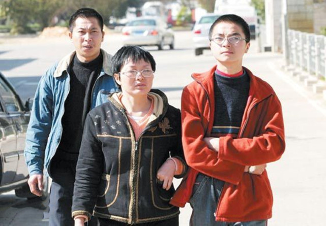 13岁少年手抓飞机起落架,万米高空从昆明飞到重庆,后来怎样了?休闲区蓝鸢梦想 - Www.slyday.coM 13岁少年手抓飞机起落架,万米高空从昆明飞到重庆,后来怎样了?休闲区蓝鸢梦想 - Www.slyday.coM