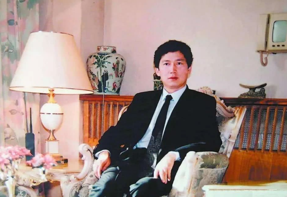 因为年龄差距比较大的缘故,李生平去美国生活时,公开身份是老太太的"