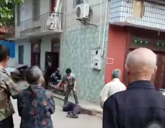 13岁少年手抓飞机起落架,万米高空从昆明飞到重庆,后来怎样了?休闲区蓝鸢梦想 - Www.slyday.coM 13岁少年手抓飞机起落架,万米高空从昆明飞到重庆,后来怎样了?休闲区蓝鸢梦想 - Www.slyday.coM