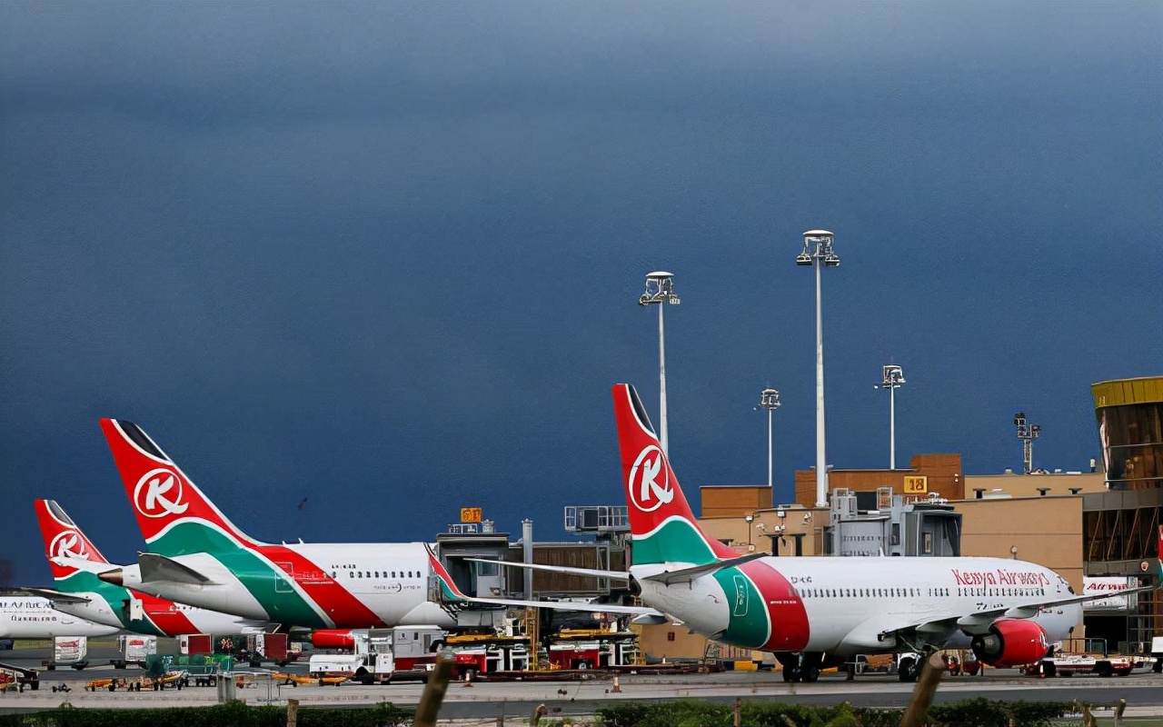 13岁少年手抓飞机起落架,万米高空从昆明飞到重庆,后来怎样了?休闲区蓝鸢梦想 - Www.slyday.coM 13岁少年手抓飞机起落架,万米高空从昆明飞到重庆,后来怎样了?休闲区蓝鸢梦想 - Www.slyday.coM