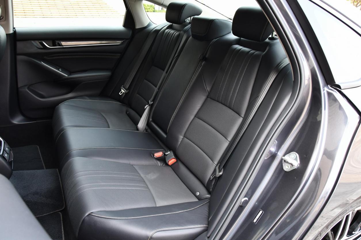 20万级的b级车起步194马力长超4米9带你看本田雅阁