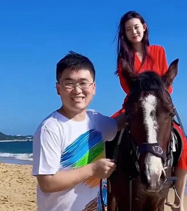 38岁的网红姜涛元旦期间与女徒弟完婚自曝结婚就是为了收礼金