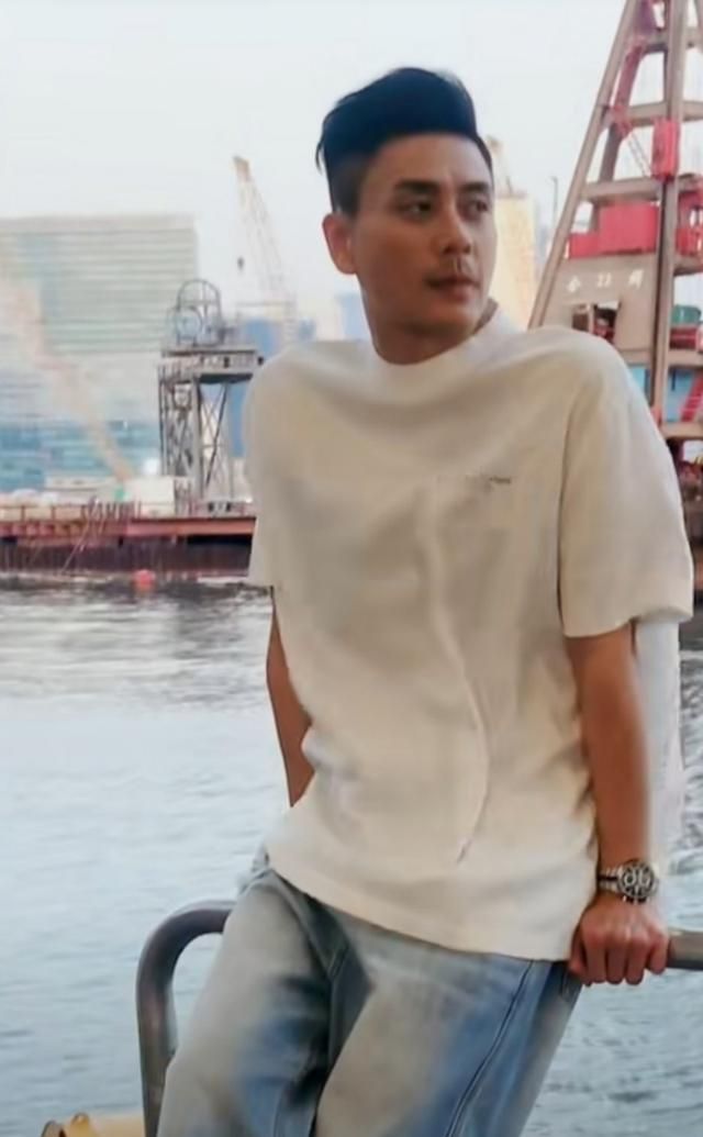 39岁黄宗泽近照憔悴沧桑却难掩渣帅曾大方回应网友渣帅评论