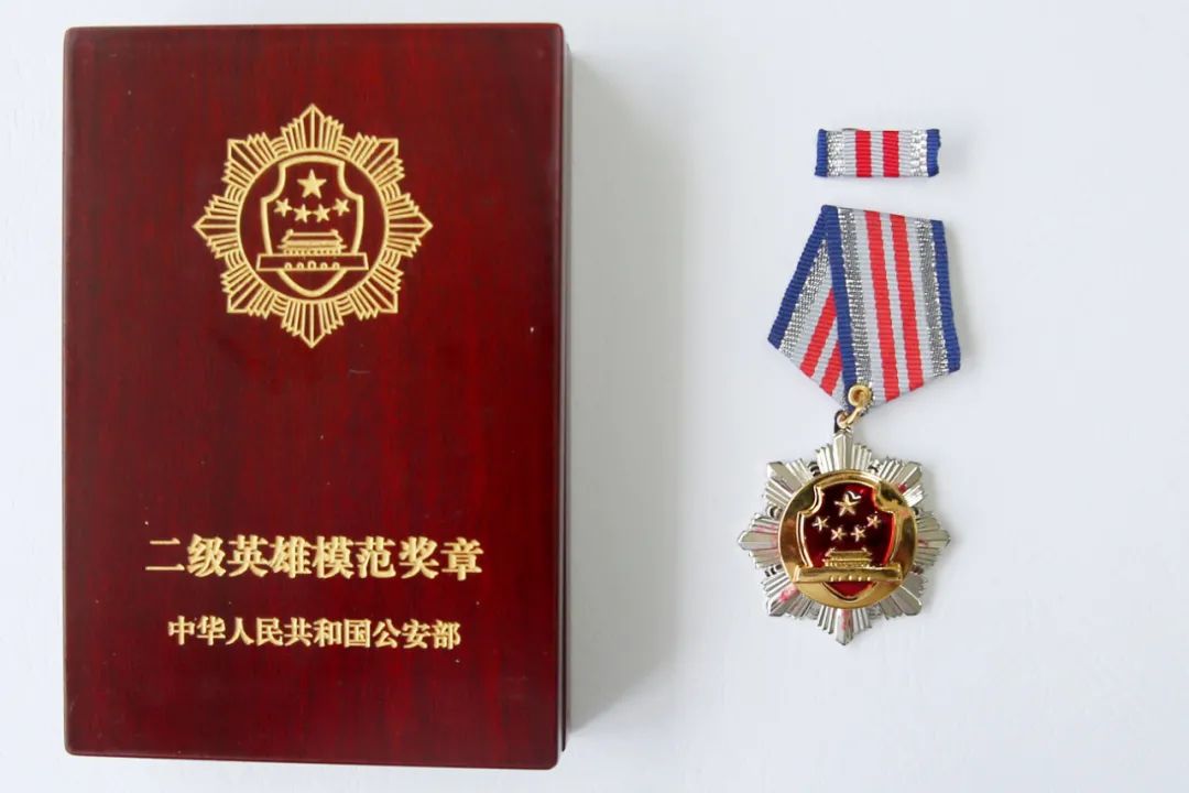 公安部追授杨金良二级英模称号|看守所|公安|公安部_新浪新闻