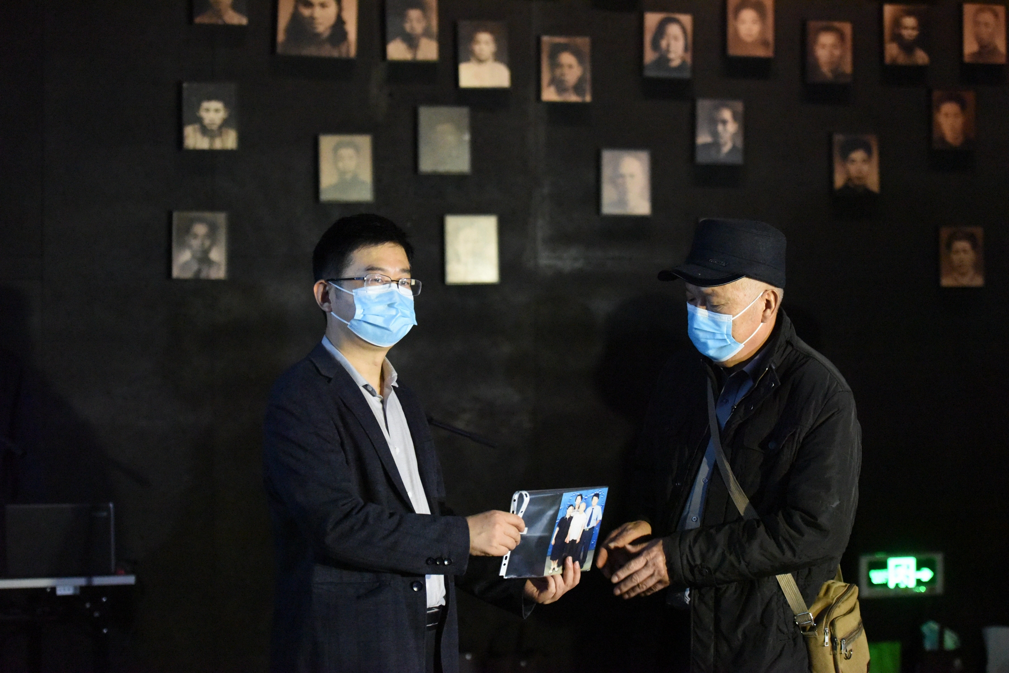 南京大屠杀幸存者照片墙上又熄了一盏灯，目前登记健在南京大屠杀幸存者只有100位|纪念馆|500px_新浪新闻