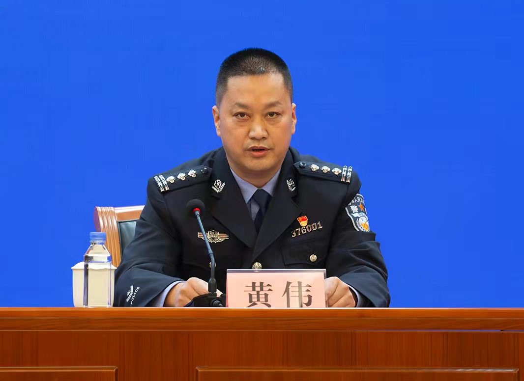 云南出入境边防检查总站普洱边境管理支队支队长黄伟向记者介绍,"1