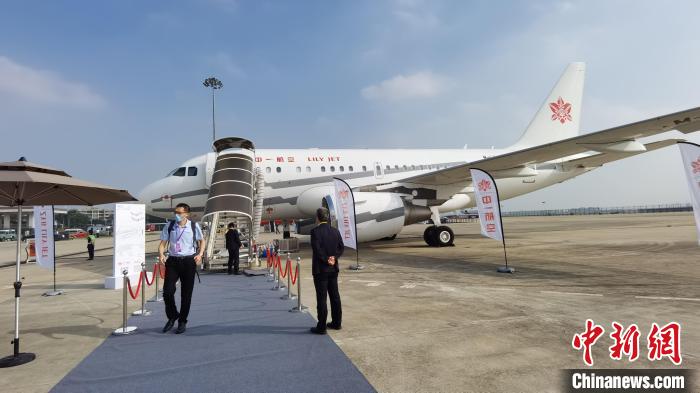 第四届广州商务航空展开幕 18架世界名机同场亮相