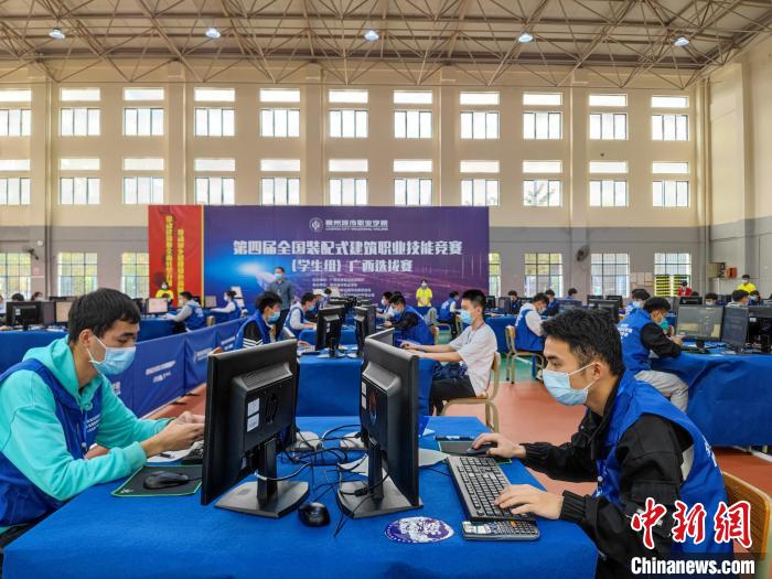 广西举行大学生装配式建筑比赛 未来将推动装配式行业的快速发展(图2) 比赛共有来自广西全区19个高校共74名选手参加。 王以照 摄