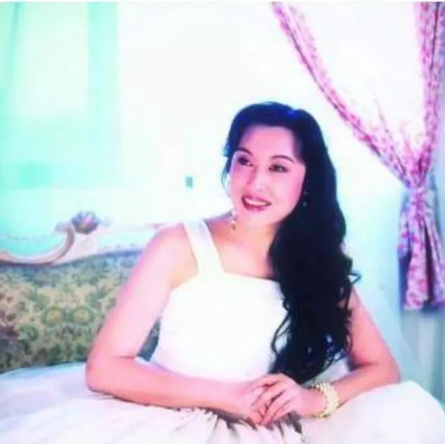 中国第一变性人，经历比金星还传奇，一生被5个男人宠爱休闲区蓝鸢梦想 - Www.slyday.coM