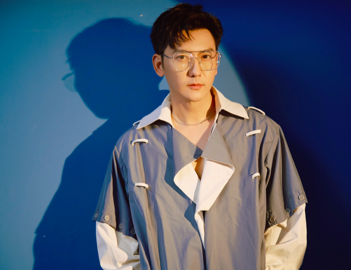 从10层高楼往下跳,没有消防垫只系一根威亚|王若麟|演员|花絮_新浪