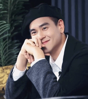 路人镜头下的彭于晏有多帅生图抢镜气质迷人笑容治愈眼睛会发光