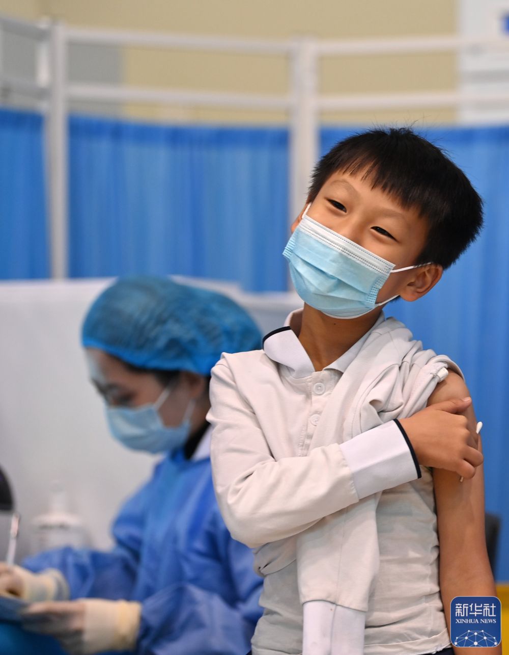 打疫苗现场 小学生表情亮了|小学|小学生|新冠疫苗_新浪新闻