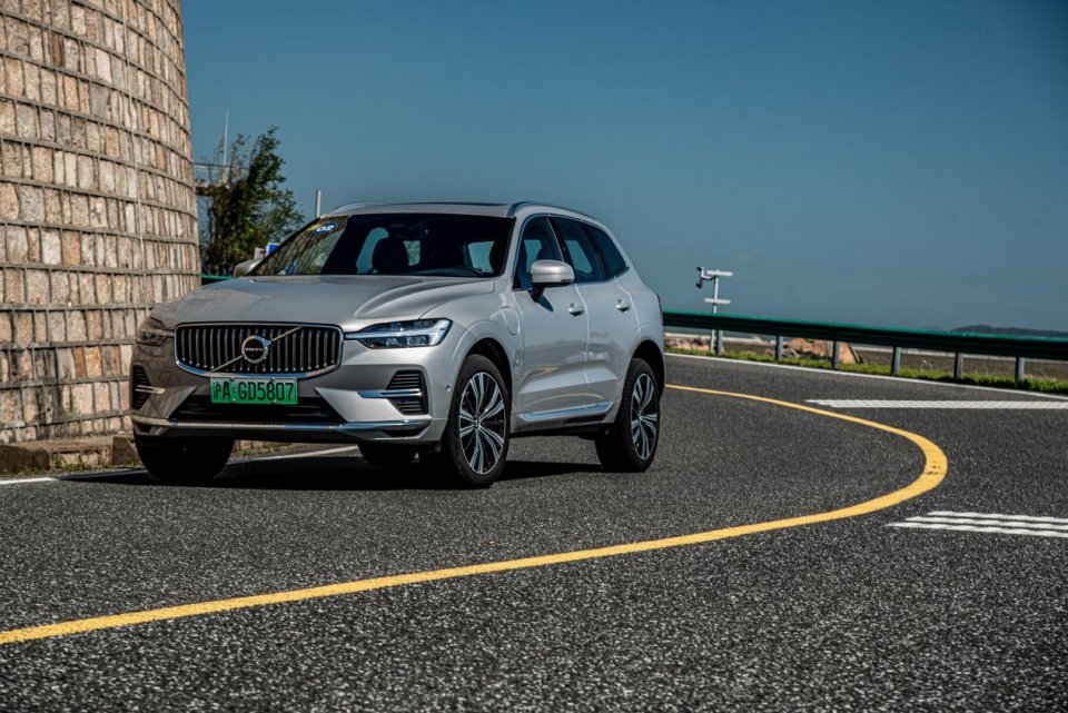 沃尔沃新能源混动汽车直售模式开启,2022款沃尔沃xc60 t8 更智慧