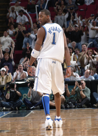 扣篮能超框 大手媲美乔丹|麦迪|天赋|扣篮_新浪新闻