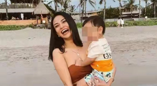 28岁歌手突遇车祸,车速190迈甩出当场死亡,三口仅儿子活着休闲区蓝鸢梦想 - Www.slyday.coM 28岁歌手突遇车祸,车速190迈甩出当场死亡,三口仅儿子活着休闲区蓝鸢梦想 - Www.slyday.coM