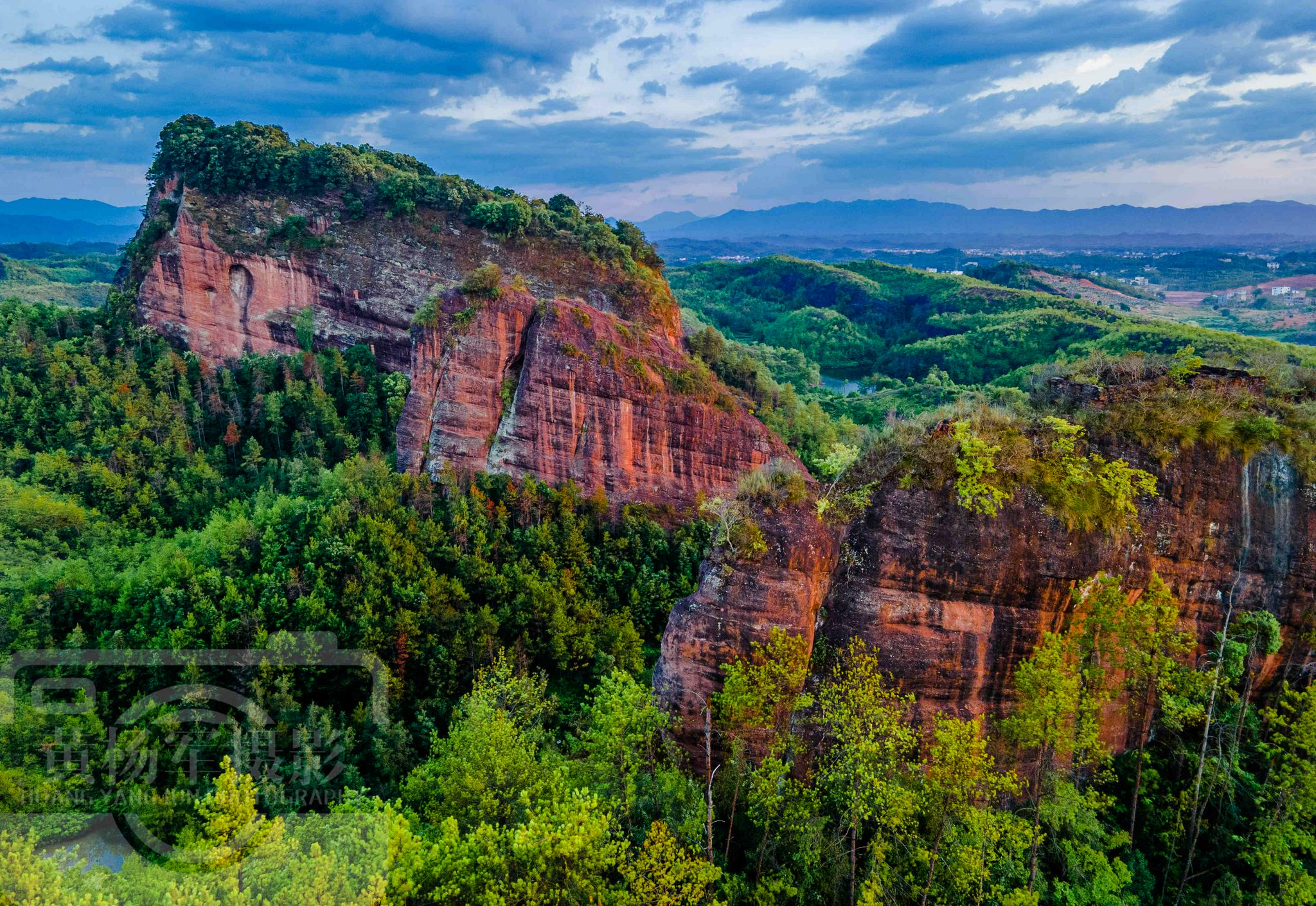 江西地貌最复杂的山区县,距市区仅65公里,有处丹霞美景少有人知|浙江|