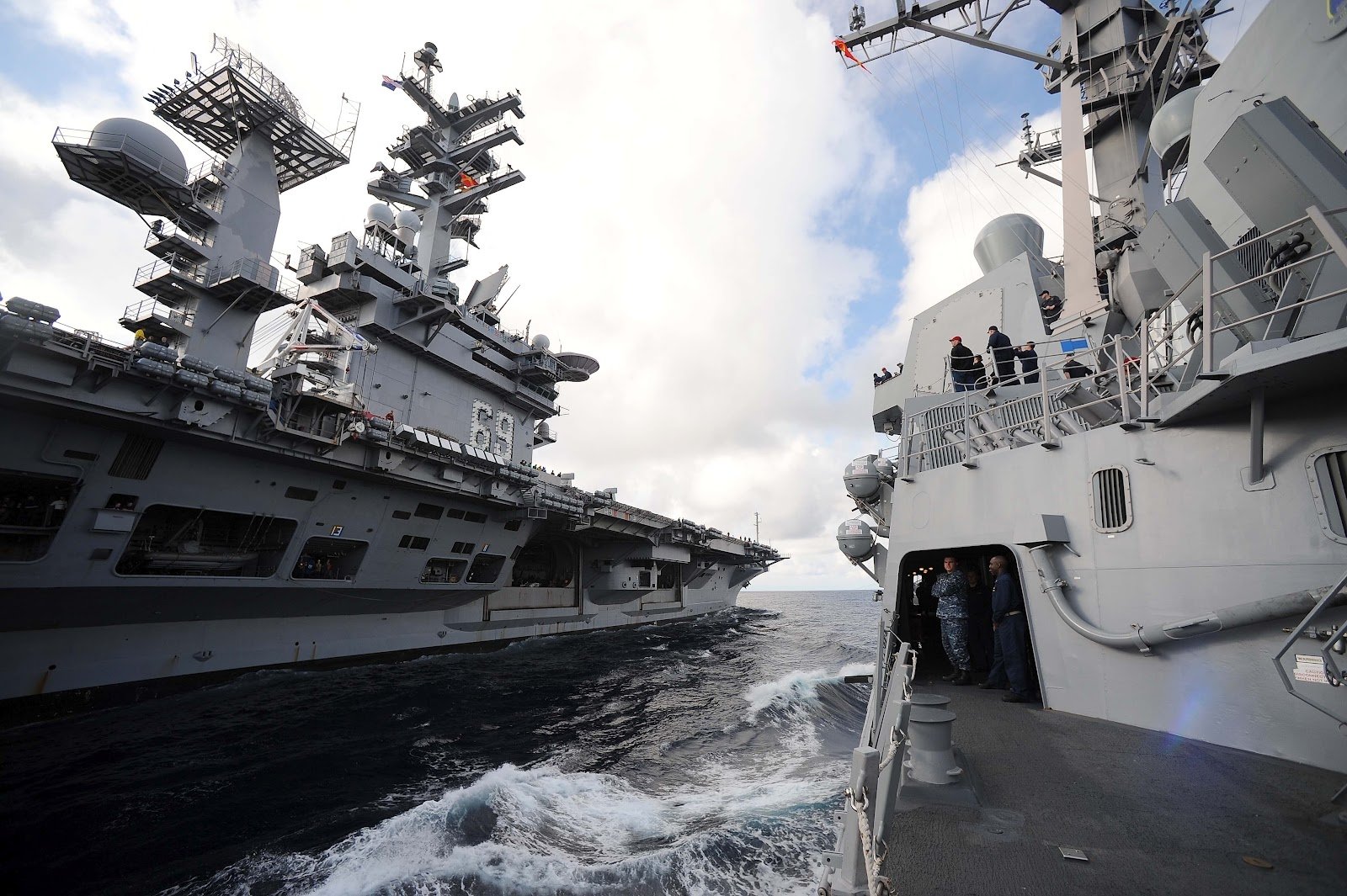 造价45亿美元的艾森豪威尔号航母|艾森豪威尔|航空母舰|下水_新浪新闻