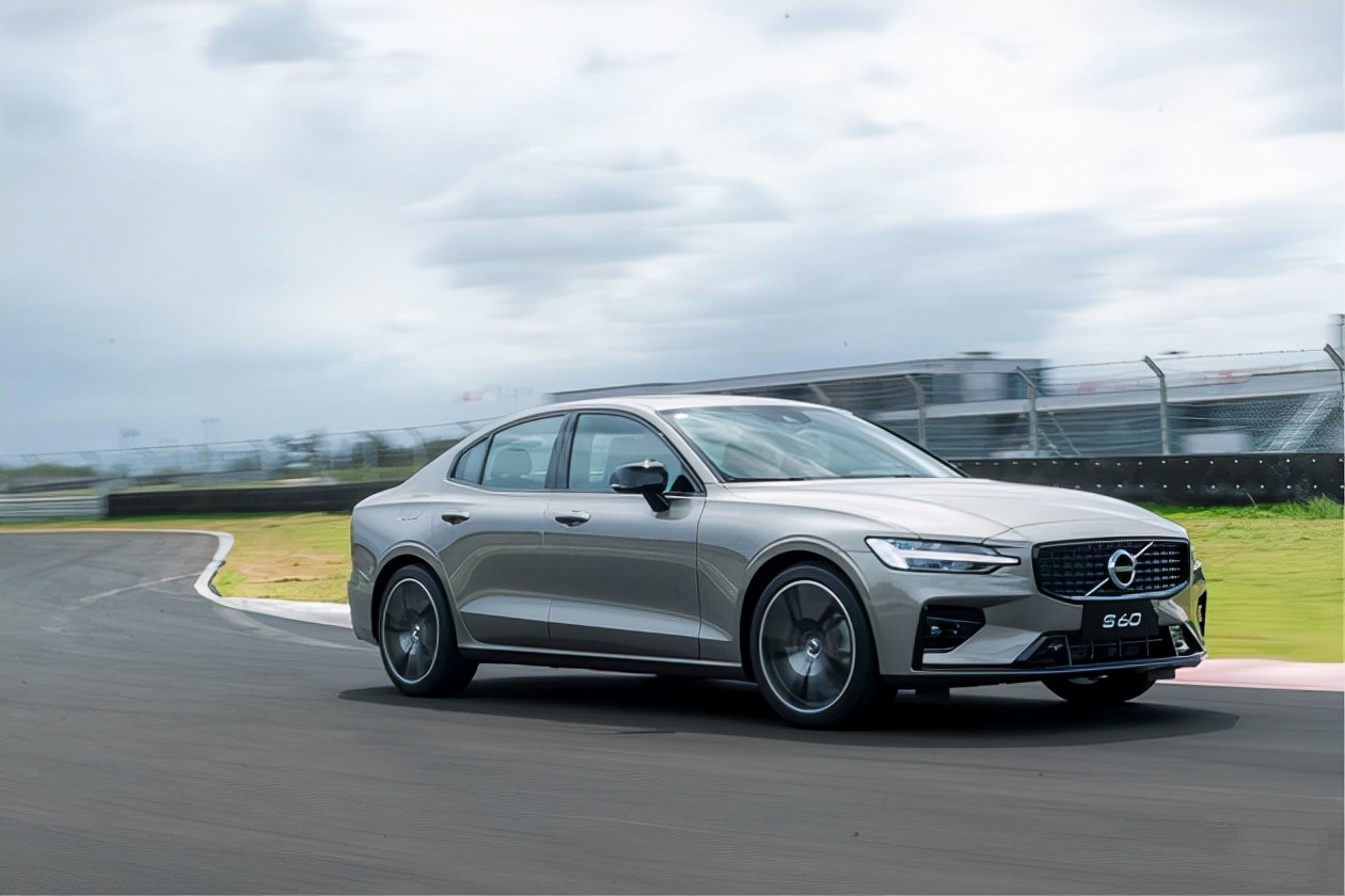 沃尔沃s60搭载48v轻混,打造直售全新营销模式-新浪汽车