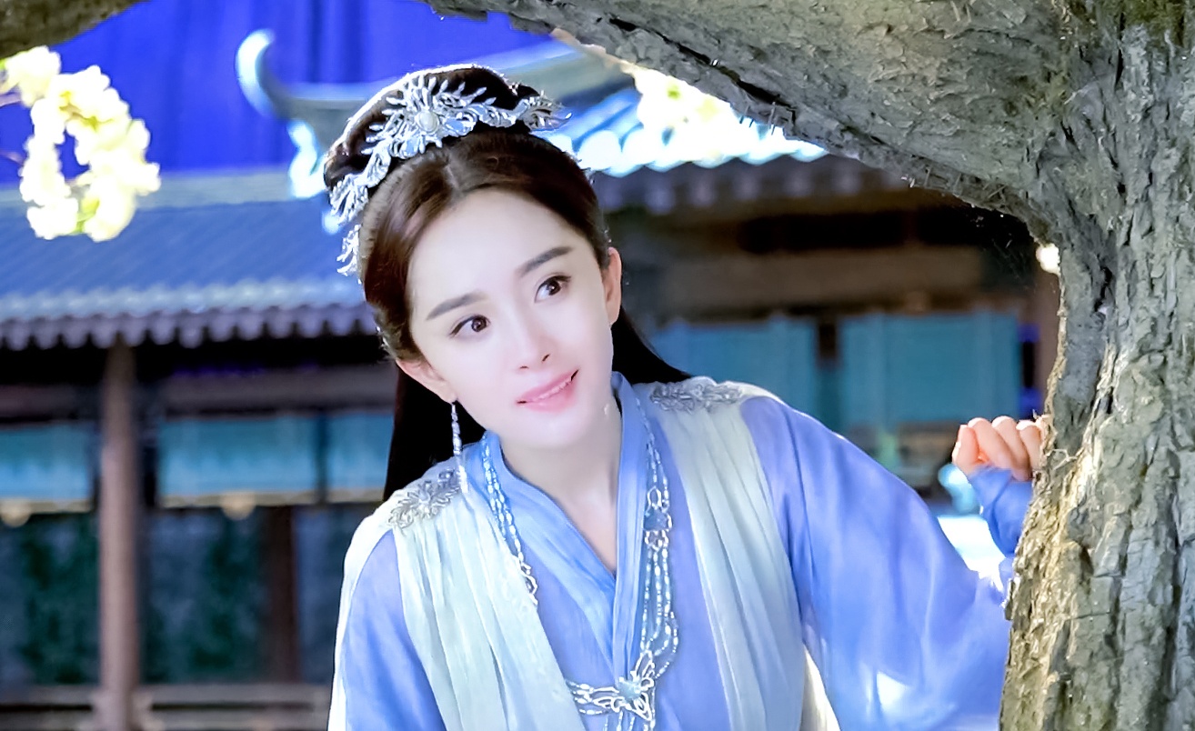 目前杨幂手上共有四部电视剧存货,分别是古装偶像题材的《斛珠夫人》