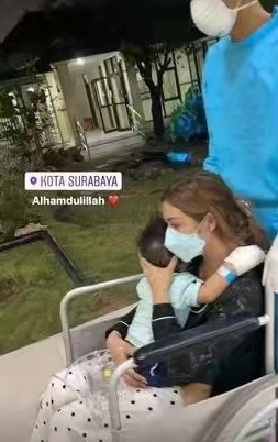 28岁歌手突遇车祸,车速190迈甩出当场死亡,三口仅儿子活着休闲区蓝鸢梦想 - Www.slyday.coM 28岁歌手突遇车祸,车速190迈甩出当场死亡,三口仅儿子活着休闲区蓝鸢梦想 - Www.slyday.coM