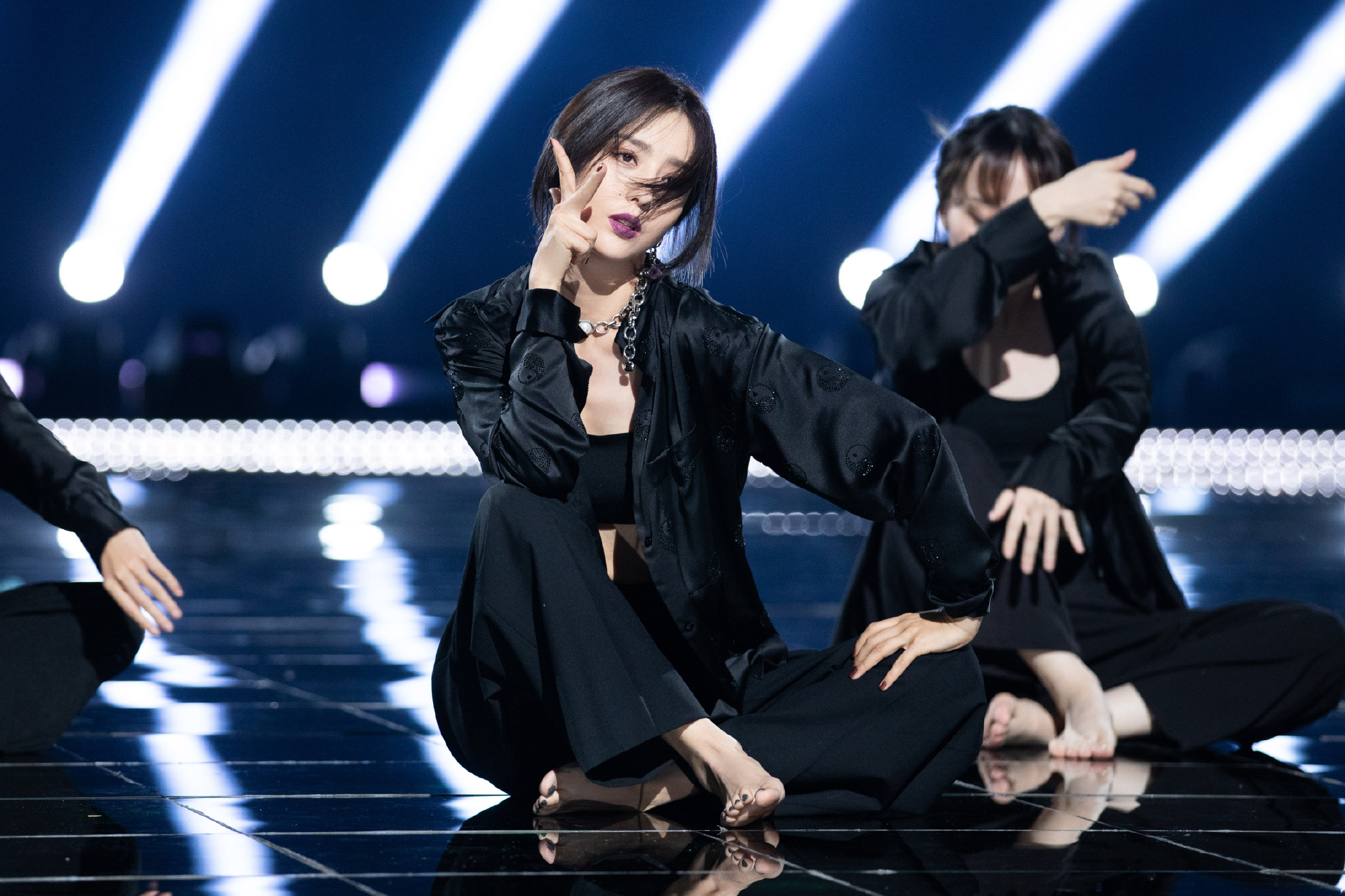 佟丽娅卡点大跳爵士舞,冷艳酷飒突破自我|佟丽娅_新浪新闻