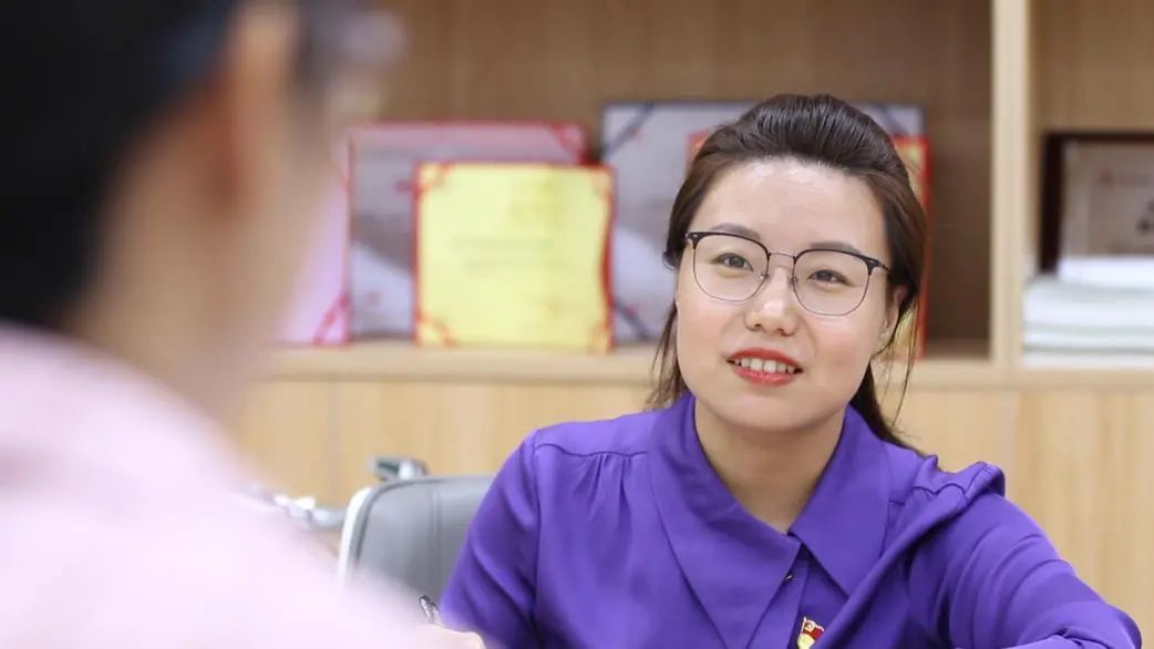 深圳骄傲!"雨燕"张莹莹获评第八届全国道德模范|深圳市|就业_新浪新闻